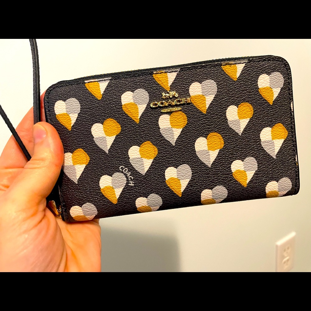 BRAND NEW COACH Charcoal + Gold Heart Wristlet